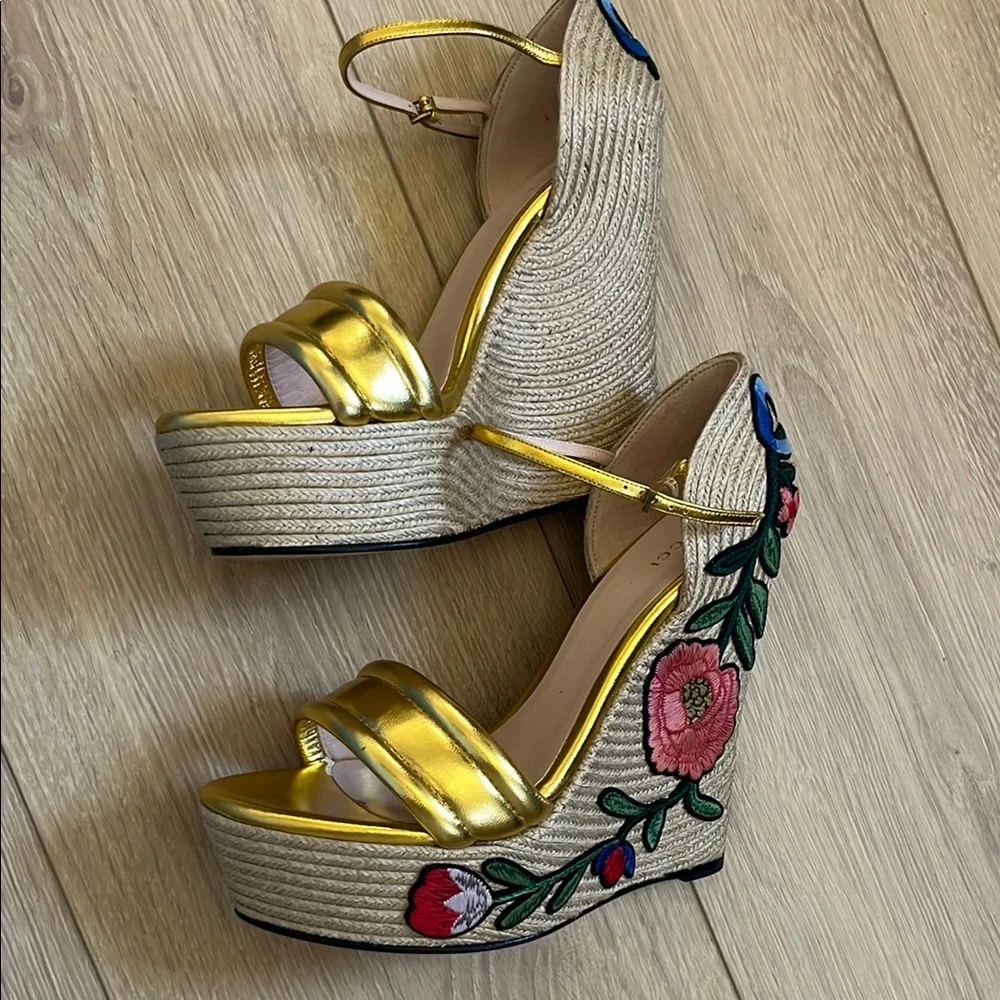 Gucci Gold Wedge Sandals with T-Strap Design Stitch Floral Size 42 - Picture 6 of 15